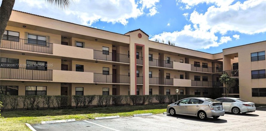 Condo in Miramar, Florida, 3 bedrooms № 2081701