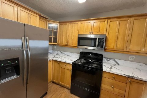 Condo in Miramar, Florida, 3 bedrooms № 2081701 - photo 4