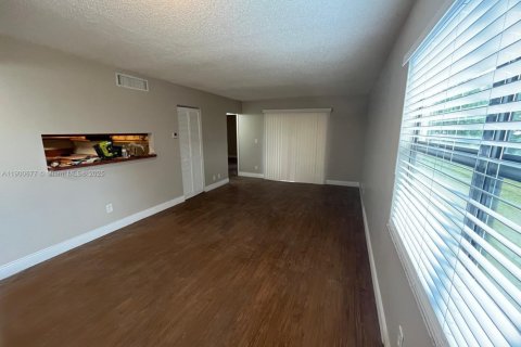 Condo in Miramar, Florida, 3 bedrooms № 2081701 - photo 8