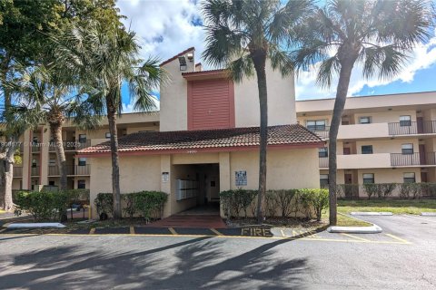 Condo in Miramar, Florida, 3 bedrooms № 2081701 - photo 2