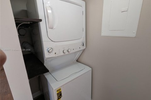 Condo in Miramar, Florida, 3 bedrooms № 2081701 - photo 16