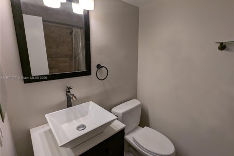 Condo in Miramar, Florida, 3 bedrooms № 2081701 - photo 14