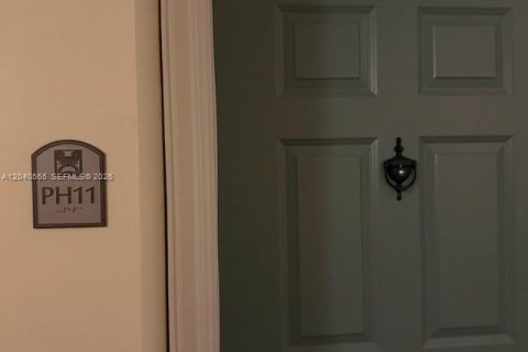 Condo in Coral Gables, Florida, 2 bedrooms  № 2087279 - photo 27
