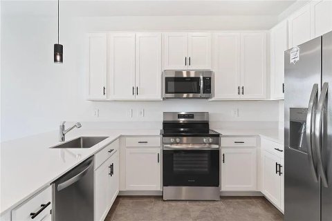 Townhouse in Davenport, Florida 3 bedrooms, 170.38 sq.m. № 2166690 - photo 5