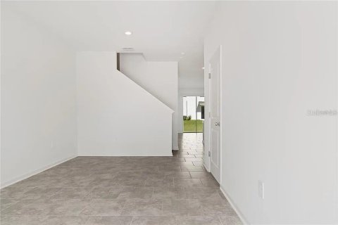 Townhouse in Davenport, Florida 3 bedrooms, 170.38 sq.m. № 2166690 - photo 2