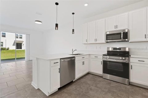 Townhouse in Davenport, Florida 3 bedrooms, 170.38 sq.m. № 2166690 - photo 4
