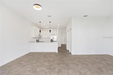 Townhouse in Davenport, Florida 3 bedrooms, 170.38 sq.m. № 2166690 - photo 6