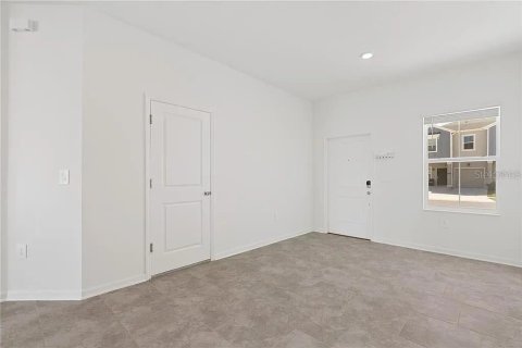 Townhouse in Davenport, Florida 3 bedrooms, 170.38 sq.m. № 2166690 - photo 3