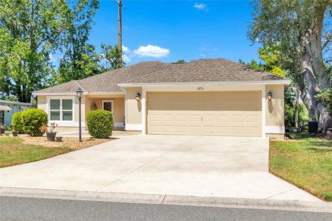 House in Lady Lake, Florida 3 bedrooms, 148.55 sq.m. № 1631416 - photo 2