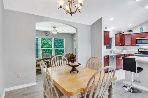 House in Lady Lake, Florida 3 bedrooms, 148.55 sq.m. № 1631416 - photo 13