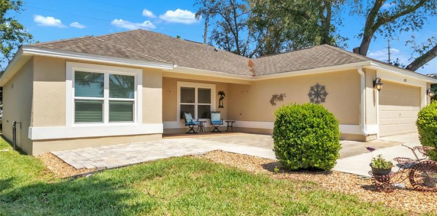 House in Lady Lake, Florida 3 bedrooms, 148.55 sq.m. № 1631416
