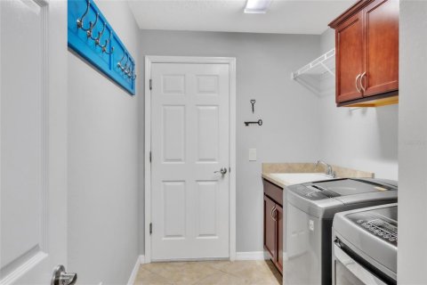 House in Lady Lake, Florida 3 bedrooms, 148.55 sq.m. № 1631416 - photo 30