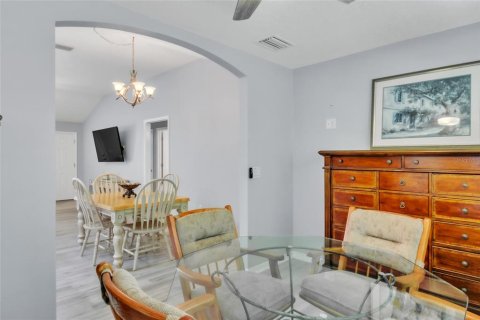 House in Lady Lake, Florida 3 bedrooms, 148.55 sq.m. № 1631416 - photo 16