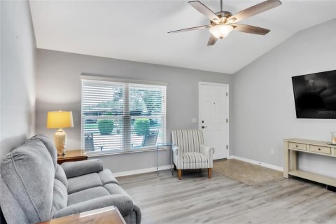 House in Lady Lake, Florida 3 bedrooms, 148.55 sq.m. № 1631416 - photo 8
