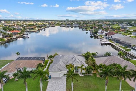 Villa ou maison à Cape Coral, Floride 4 chambres, 234.67 m2 № 2210773
