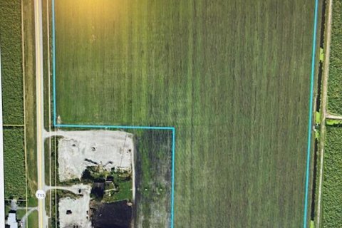Commercial property in Belle Glade, Florida № 2271514