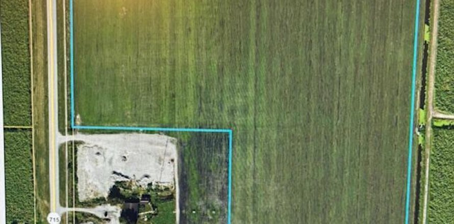 Commercial property in Belle Glade, Florida № 2271514