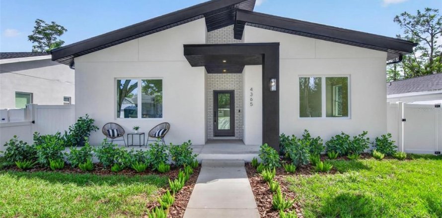 Villa ou maison à Saint Petersburg, Floride 3 chambres, 182.09 m2 № 2386757