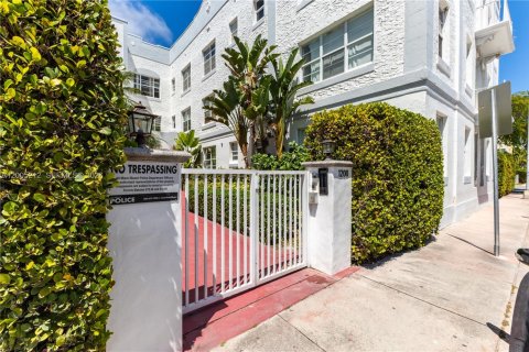 Condo in Miami Beach, Florida, 1 bedroom  № 2241138 - photo 19