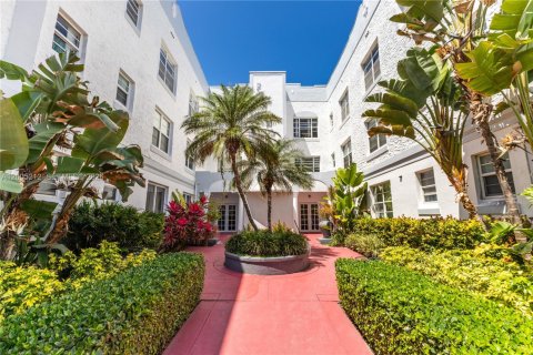 Condo in Miami Beach, Florida, 1 bedroom № 2241138