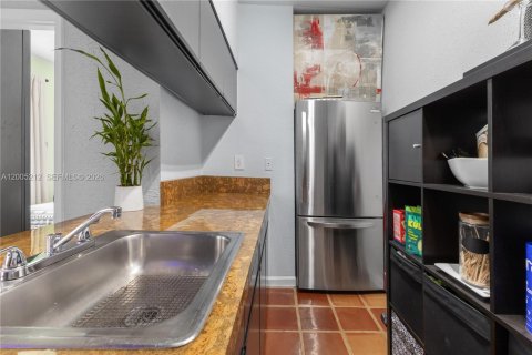Condo in Miami Beach, Florida, 1 bedroom  № 2241138 - photo 7