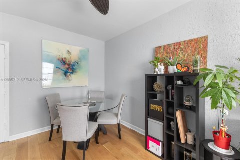 Condo in Miami Beach, Florida, 1 bedroom  № 2241138 - photo 6