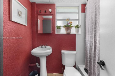 Condo in Miami Beach, Florida, 1 bedroom  № 2241138 - photo 11