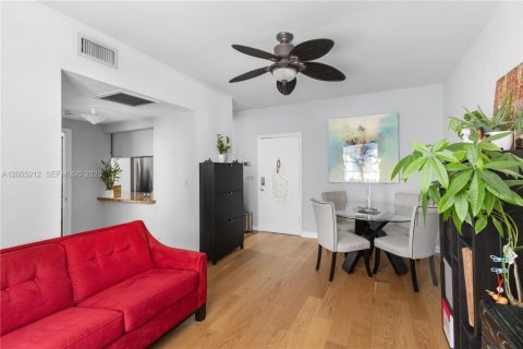 Condo in Miami Beach, Florida, 1 bedroom  № 2241138 - photo 5