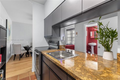 Condo in Miami Beach, Florida, 1 bedroom  № 2241138 - photo 9