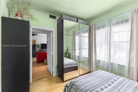 Condo in Miami Beach, Florida, 1 bedroom  № 2241138 - photo 15