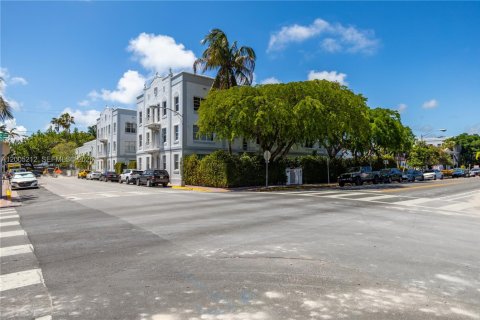 Condo in Miami Beach, Florida, 1 bedroom  № 2241138 - photo 22