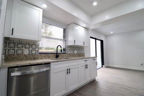 Touwnhouse à louer à Seffner, Floride: 3 chambres, 115.66 m2 № 2416373 - photo 11