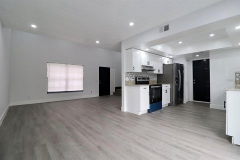 Touwnhouse à louer à Seffner, Floride: 3 chambres, 115.66 m2 № 2416373 - photo 6