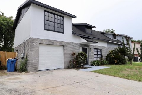 Touwnhouse à Seffner, Floride 3 chambres, 115.66 m2 № 2416373