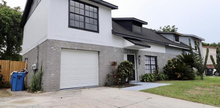 Touwnhouse à Seffner, Floride 3 chambres, 115.66 m2 № 2416373