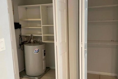 Condo in Boca Raton, Florida, 1 bedroom  № 1047901 - photo 1