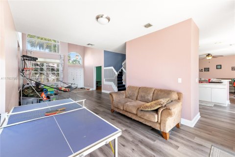 House in Pembroke Pines, Florida 5 bedrooms, 278.52 sq.m. № 1728757 - photo 14