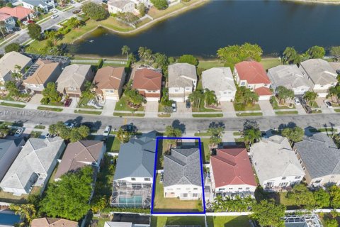 House in Pembroke Pines, Florida 5 bedrooms, 278.52 sq.m. № 1728757 - photo 13