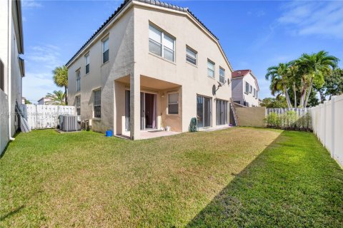 House in Pembroke Pines, Florida 5 bedrooms, 278.52 sq.m. № 1728757 - photo 29