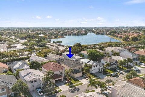 House in Pembroke Pines, Florida 5 bedrooms, 278.52 sq.m. № 1728757 - photo 5