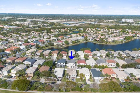 House in Pembroke Pines, Florida 5 bedrooms, 278.52 sq.m. № 1728757 - photo 1