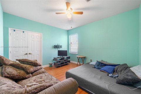 House in Pembroke Pines, Florida 5 bedrooms, 278.52 sq.m. № 1728757 - photo 16