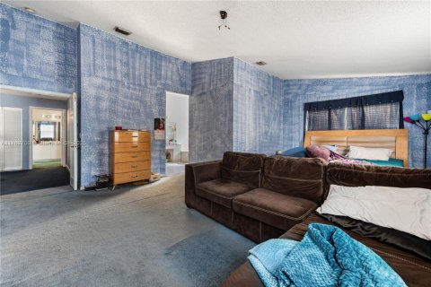 House in Pembroke Pines, Florida 5 bedrooms, 278.52 sq.m. № 1728757 - photo 12