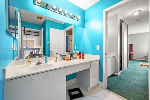 House in Pembroke Pines, Florida 5 bedrooms, 278.52 sq.m. № 1728757 - photo 23
