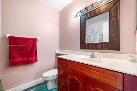 House in Pembroke Pines, Florida 5 bedrooms, 278.52 sq.m. № 1728757 - photo 17