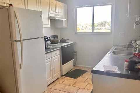 Condo in Sarasota, Florida, 2 bedrooms № 2103200 - photo 4