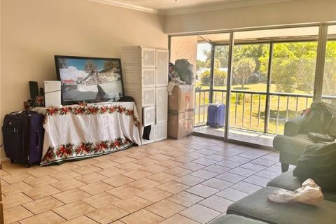Condo in Sarasota, Florida, 2 bedrooms № 2103200 - photo 3