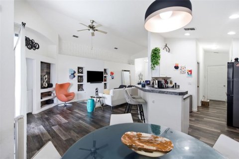 House in Orlando, Florida 3 bedrooms, 161.28 sq.m. № 2220831 - photo 15