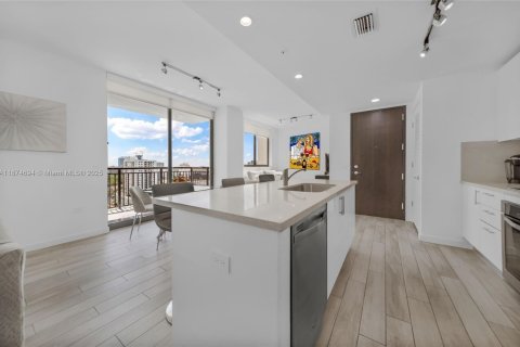 Кондоминиум с 1 спальней в Майами, Флорида № 1980317