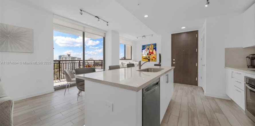 Кондоминиум с 1 спальней в Майами, Флорида № 1980317